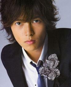 山下智久背景,从偶像到演员，跨越领域的璀璨星途